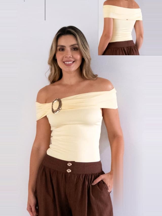 Body de hombros descubiertos con hebilla, blusas y camisas en El Baúl de la Moda, Jamundí