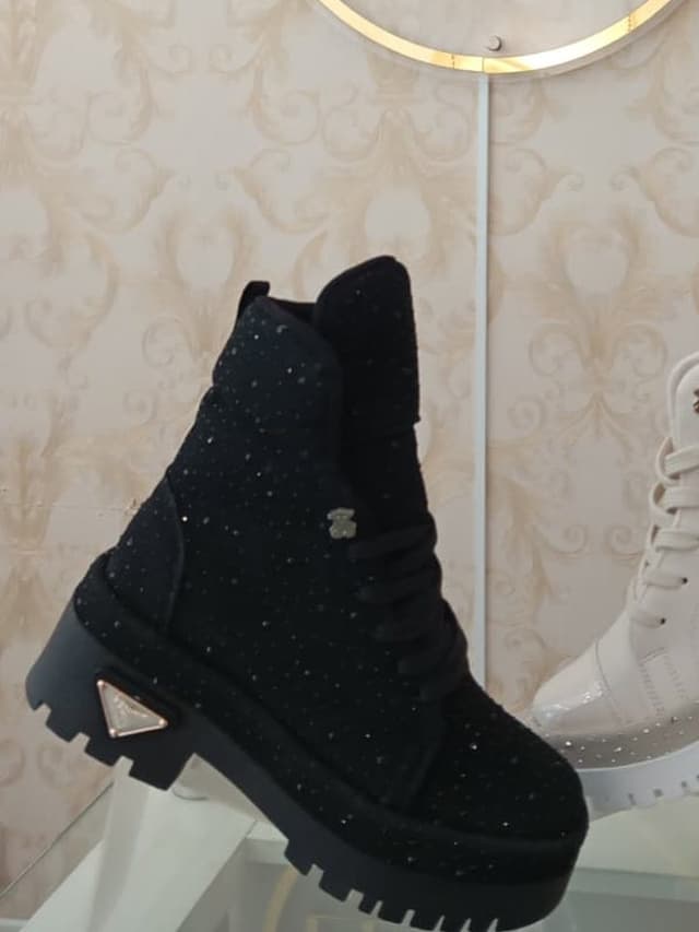 Bota de plataforma con cordones y brillos, calzado en El Baúl de la Moda, Jamundí