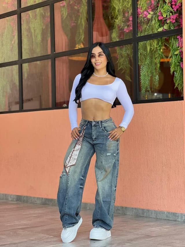 Jean rasgado de corte barril, jeans en El Baúl de la Moda, Jamundí
