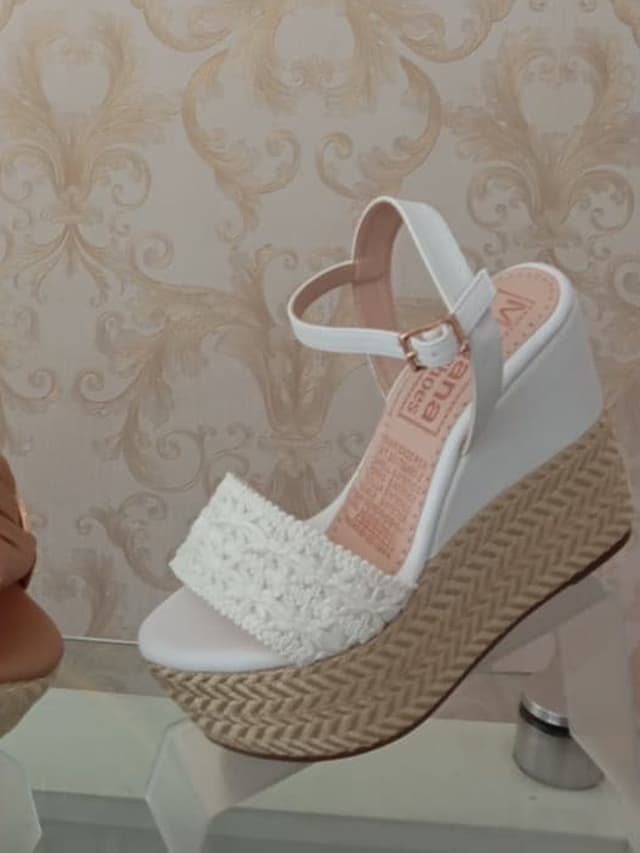 Sandalia plataforma de esparto con tira tejida blanca, calzado en El Baúl de la Moda, Jamundí