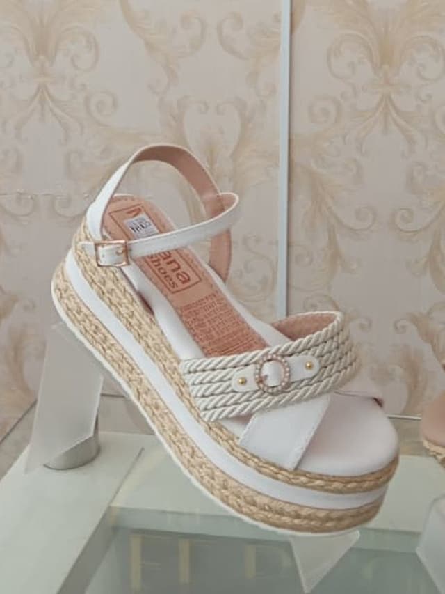 Sandalia plataforma de esparto con trenzado blanco, calzado en El Baúl de la Moda, Jamundí